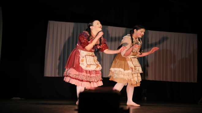 Aydın Büyükşehir Belediyesi Şehir Tiyatrosu Kadın Oyunları Festivali ne ev sahipliği yapmaya devam ediyor
